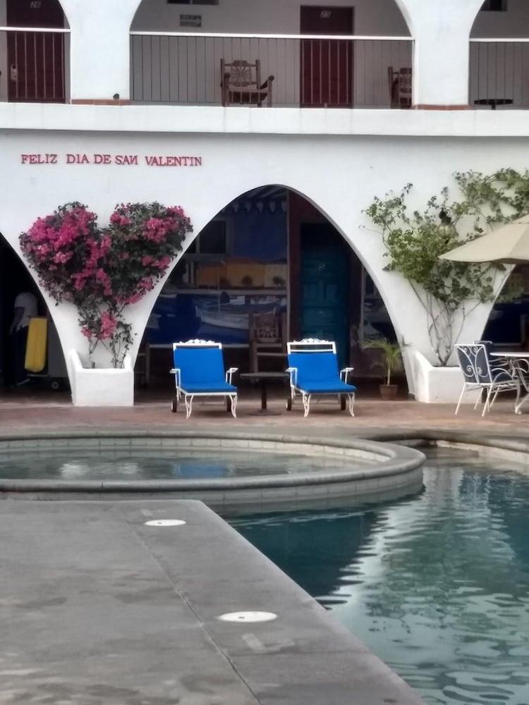 Hotel Hacienda Bugambilias 4*