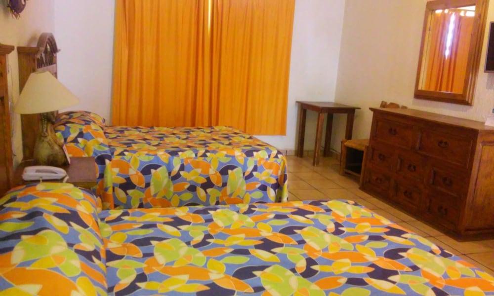 Hotel Hacienda Bugambilias 4*