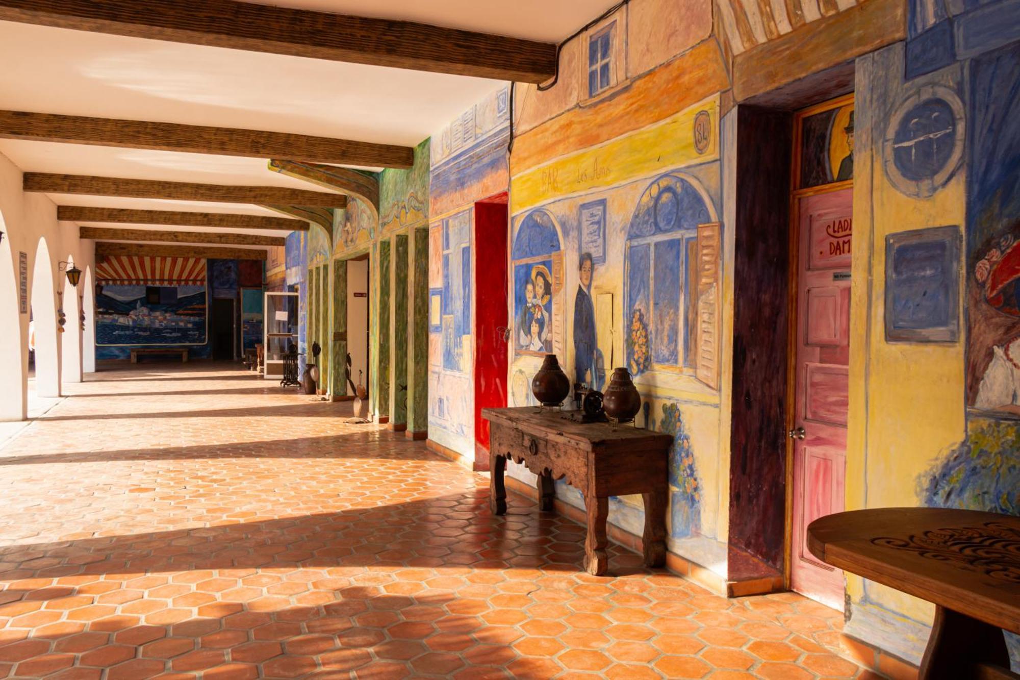 Hotel Hacienda Bugambilias